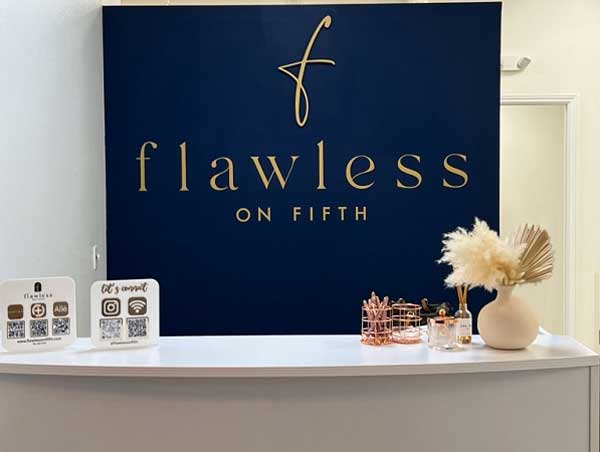 Flawless on Fifth - Front Desk